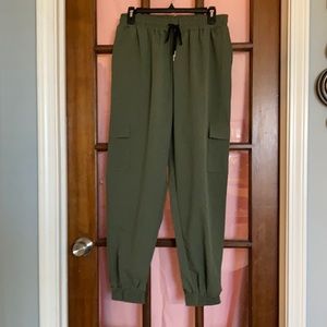 🎉3 for $15 on items $10 or less      Army-Green Joggers